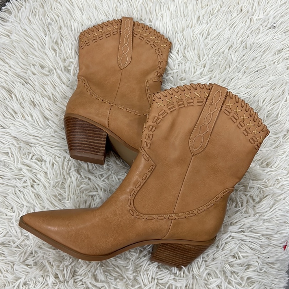 Billini Cazey White Pointed-Toe Slip-On Ankle Booties
